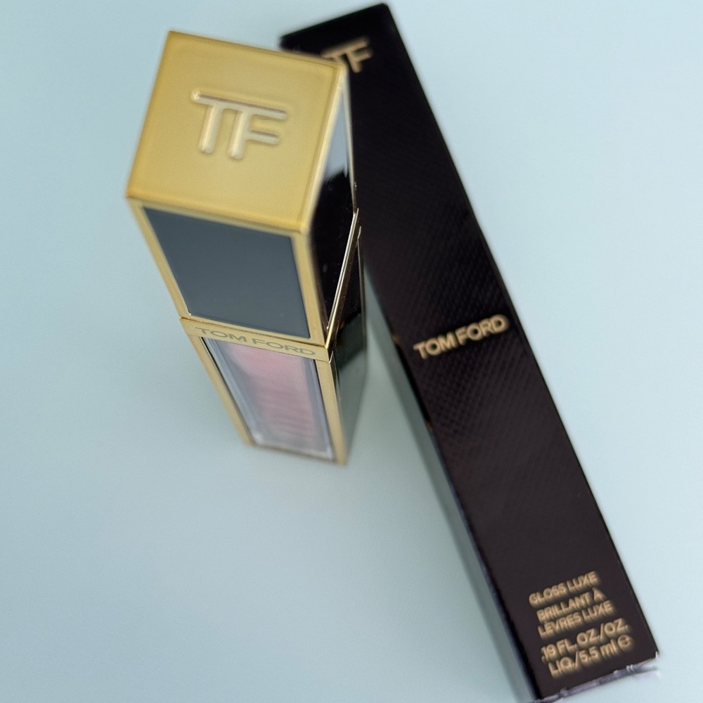TOM FORD Gloss Luxe Lipstick, Red - Picture 3 of 5